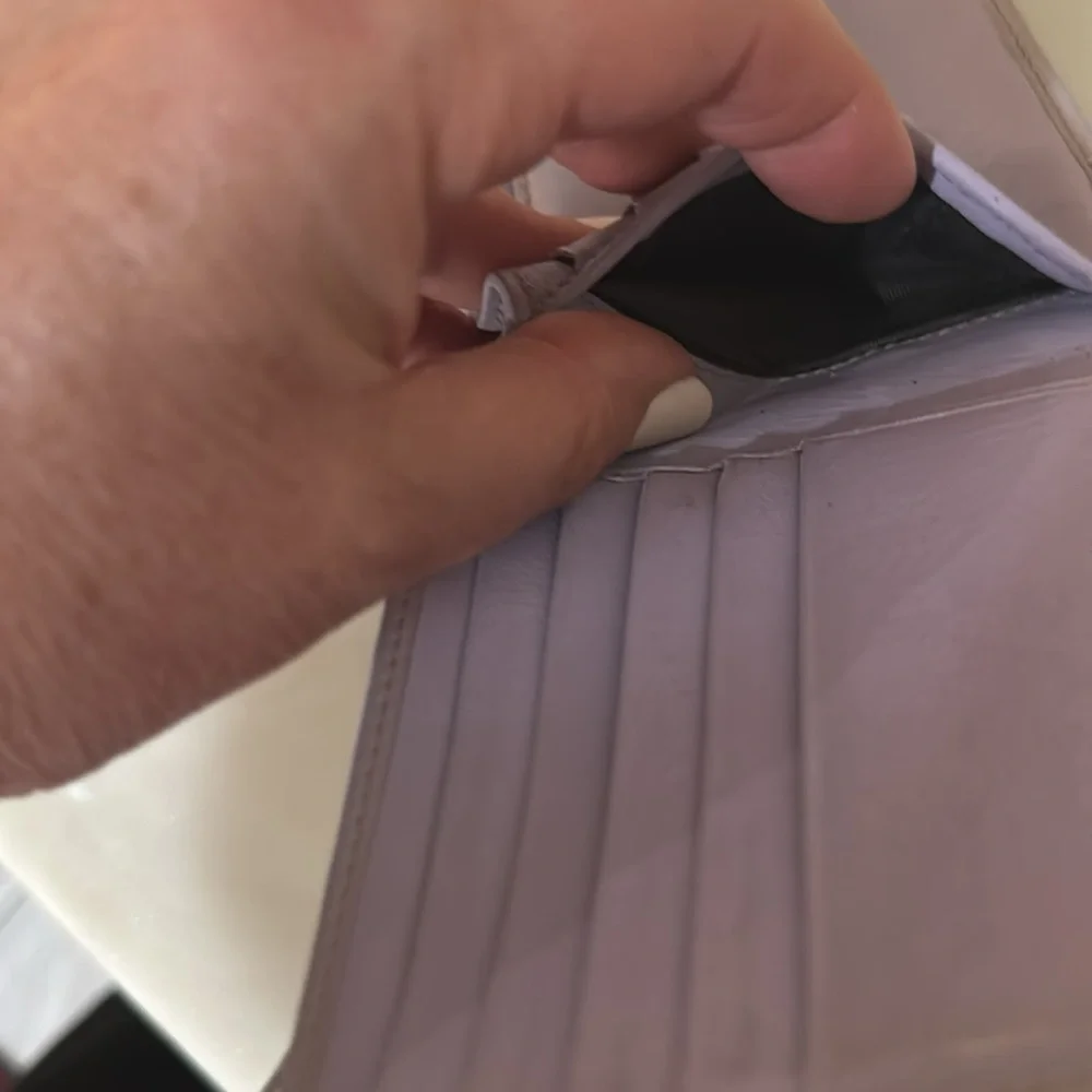 Gucci Lilac Trim Wallet - Picture 13 of 14